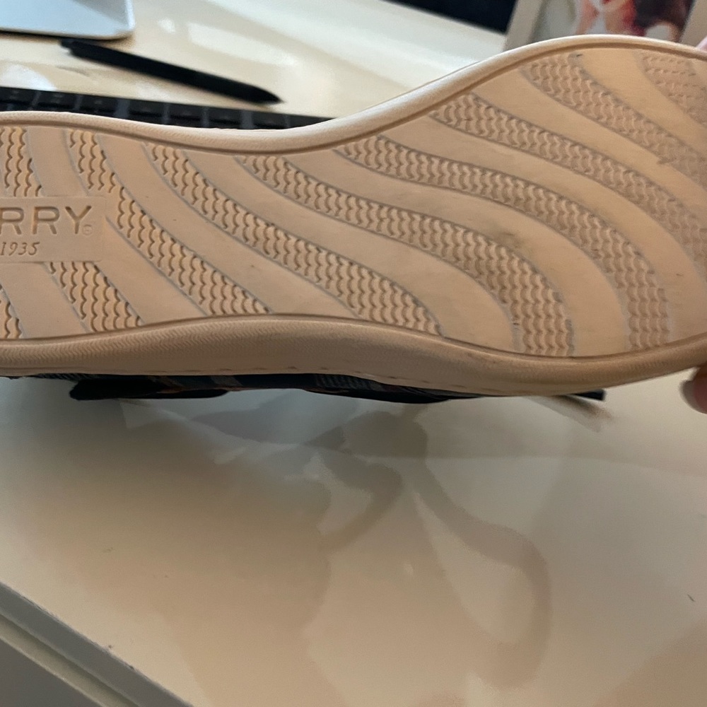 Sperry - Picture 4 of 5